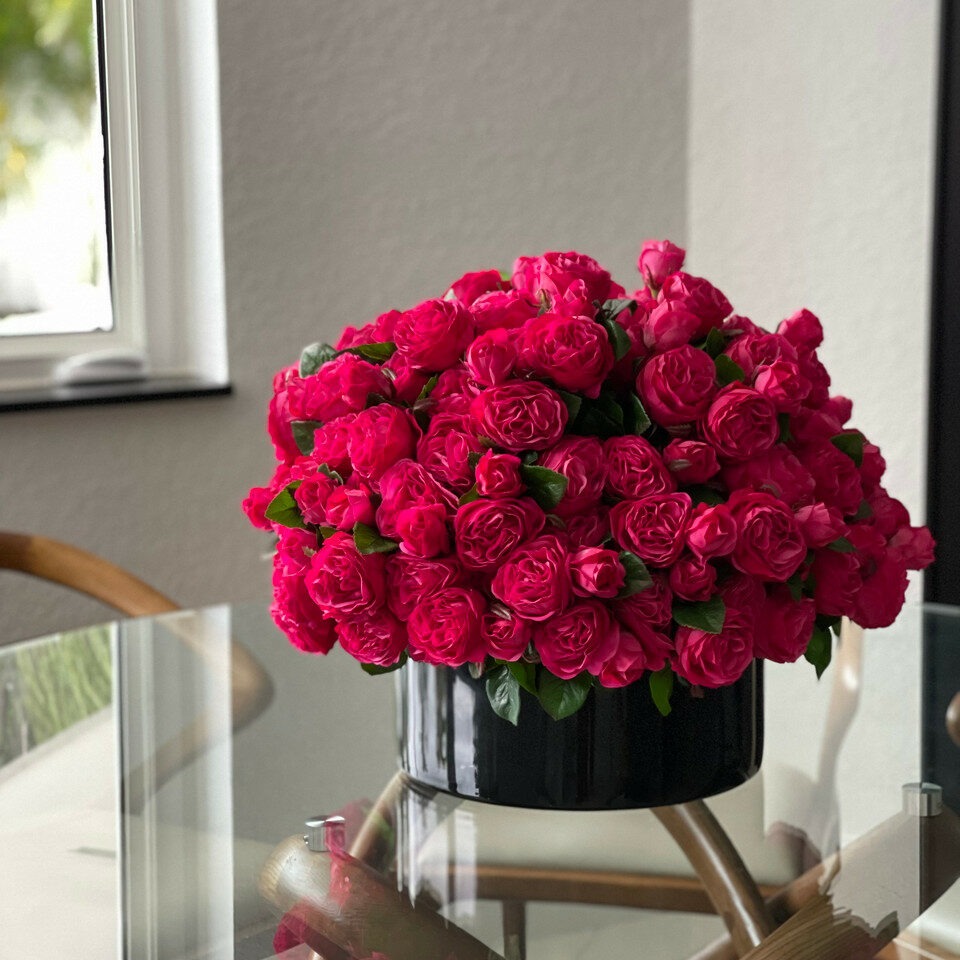 Dark Pink English Roses in Black Glass Vase