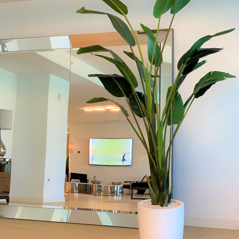 2.74 m Paradise Bird with Ben Pot in Glossy White